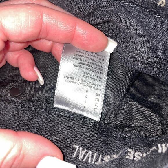 American Eagle black washed distressed cut off high waisted SZ 2 - Picture 5 of 7